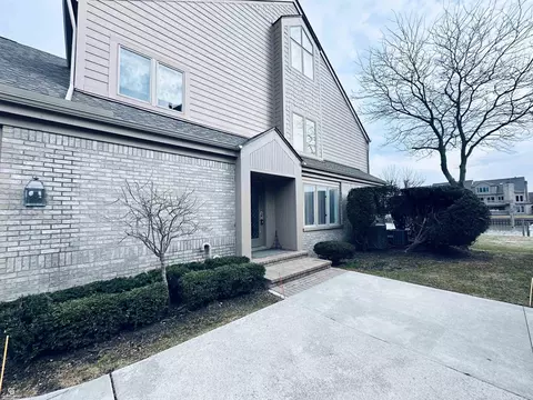26301 Harbour Pointe Dr N, Harrison Township, MI 48045