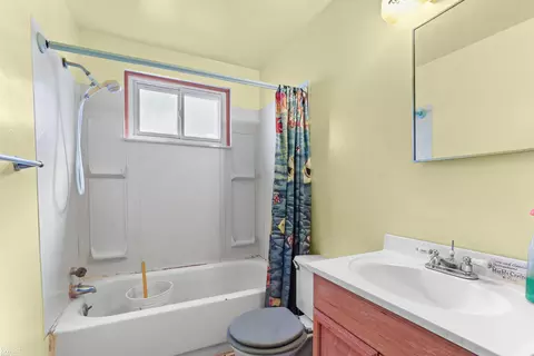 Bath - 6715 Niagara, Romulus, MI 48174 photo 1 of 2