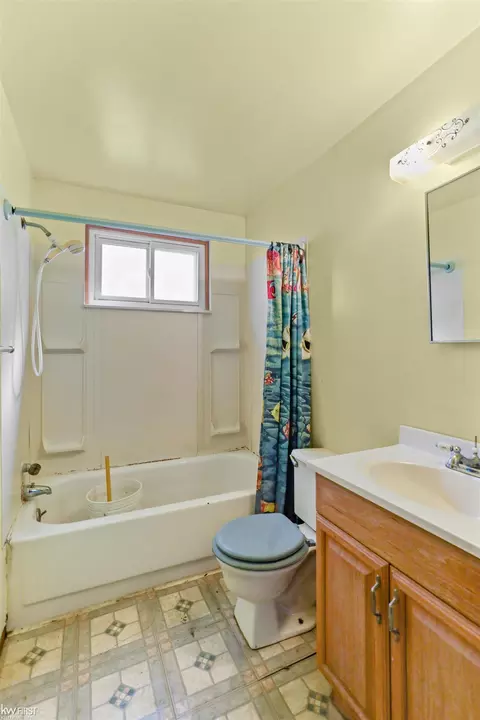 Bath - 6715 Niagara, Romulus, MI 48174 photo 2 of 2