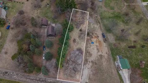 14780 Hilltop Dr, Cement City, MI 49233