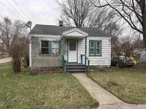 215 Elmwood, Hartford, MI 49057