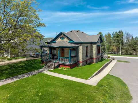 220 W Munising, Munising, MI 49862