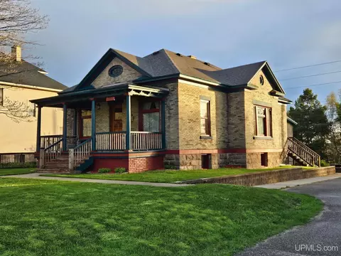 220 W Munising, Munising, MI 49862