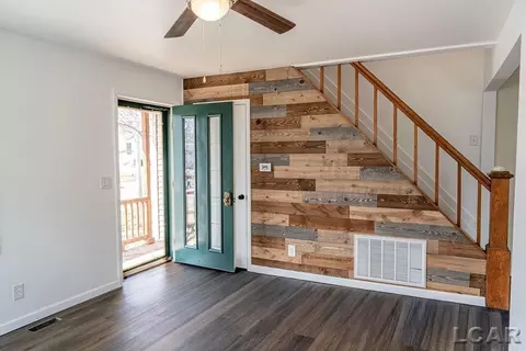 Entry Way - 1015 E Hunt, Adrian, MI 49221 photo 2 of 9