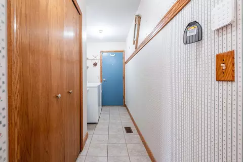 Entry Way - 2490 Brandywine, Davison, MI 48423 photo 3 of 5