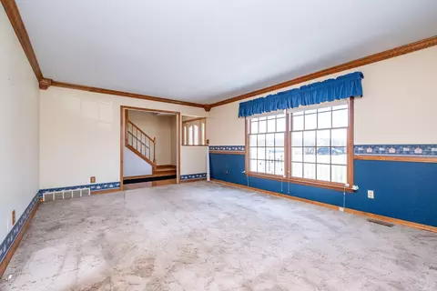 Living - 2490 Brandywine, Davison, MI 48423 photo 2 of 5