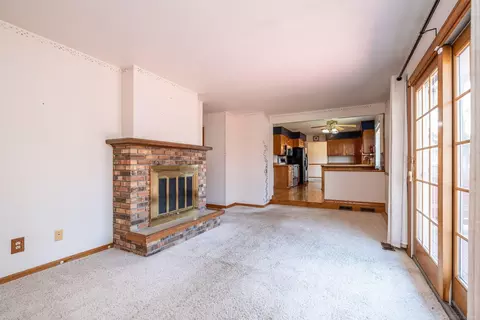 Living - 2490 Brandywine, Davison, MI 48423 photo 5 of 5