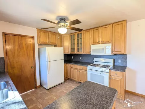 Kitchen - 775 Stewart, Monroe, MI 48162 photo 2 of 5