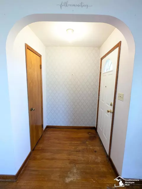 Entry Way - 775 Stewart, Monroe, MI 48162 photo 1 of 2