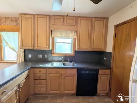 Kitchen - 775 Stewart, Monroe, MI 48162 photo 5 of 5