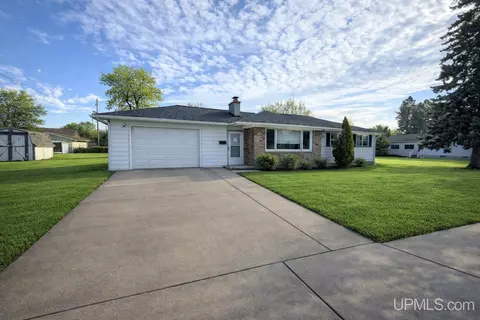 2100 14th, Menominee, MI 49858