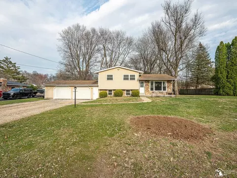 8872 Woodside, Temperance, MI 48182