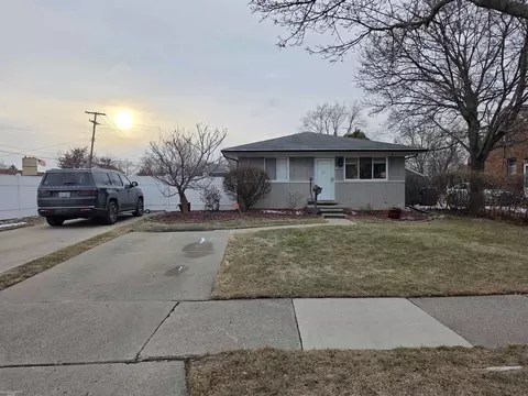 27729 Manhattan, Saint Clair Shores, MI 48081
