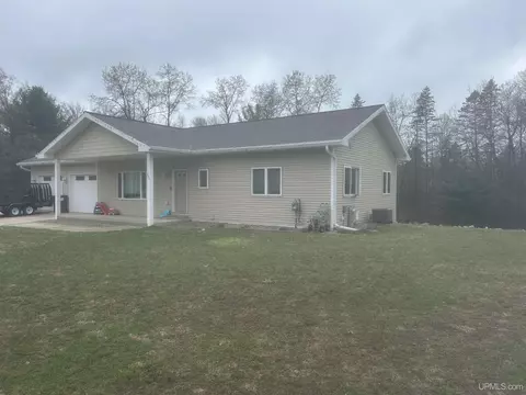240 S Jackson, Kingsford, MI 49802