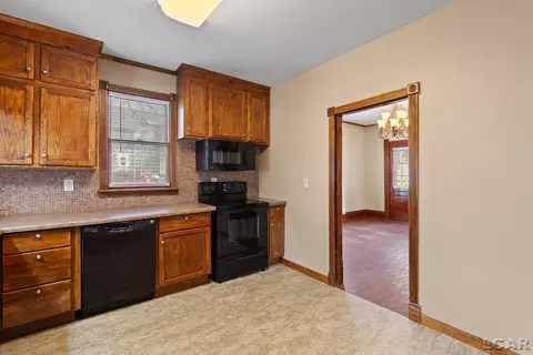 Kitchen - 907 E Hunt, Adrian, MI 49221 photo 3 of 3