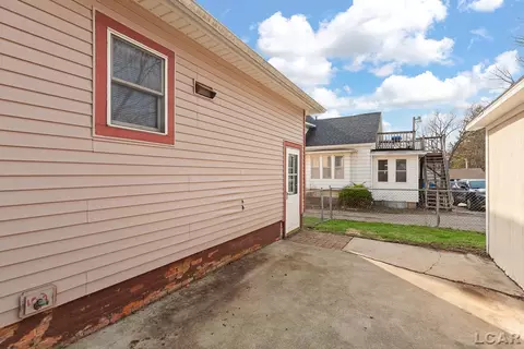 Exterior - 907 E Hunt, Adrian, MI 49221 photo 5 of 7