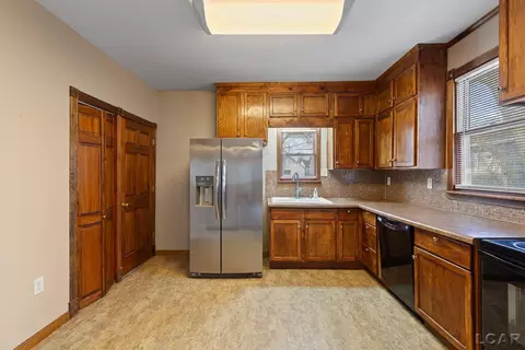 Kitchen - 907 E Hunt, Adrian, MI 49221 photo 2 of 3