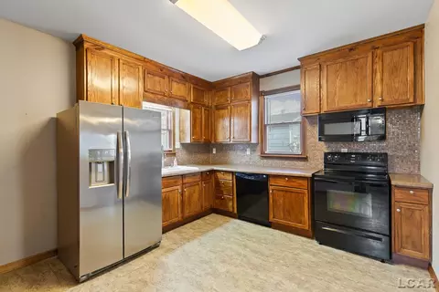 Kitchen - 907 E Hunt, Adrian, MI 49221 photo 1 of 3