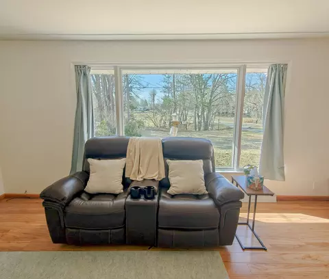 Living - 900 Byfield, Harrison, MI 48625 photo 8 of 9