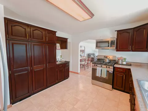 Kitchen - 900 Byfield, Harrison, MI 48625 photo 5 of 7