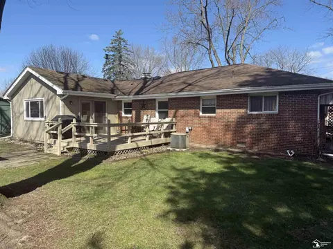 Exterior - 1127 Oakmont, Temperance, MI 48182 photo 5 of 7