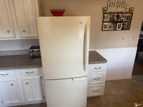 Kitchen - 1127 Oakmont, Temperance, MI 48182 photo 7 of 7
