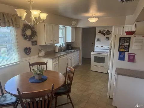 Kitchen - 1127 Oakmont, Temperance, MI 48182 photo 1 of 7