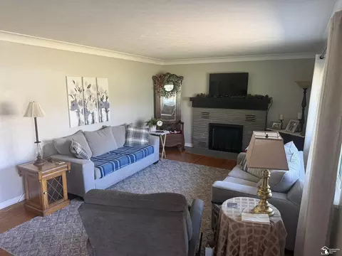 Living - 1127 Oakmont, Temperance, MI 48182 photo 2 of 3