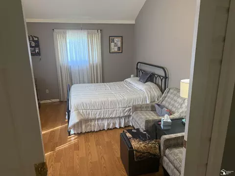 Bedroom - 1127 Oakmont, Temperance, MI 48182 photo 4 of 11