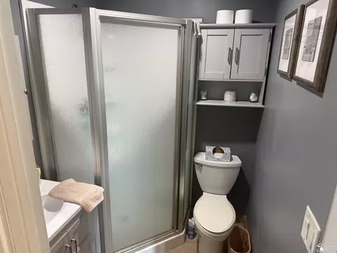 Bath - 1127 Oakmont, Temperance, MI 48182 photo 1 of 4
