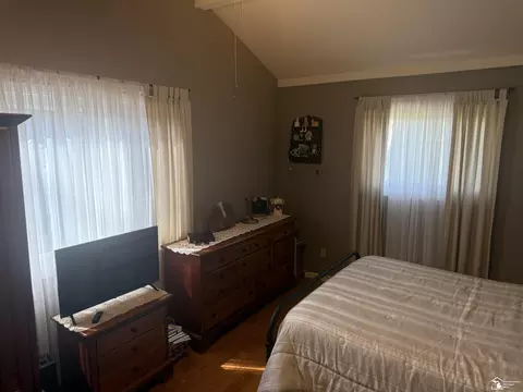 Bedroom - 1127 Oakmont, Temperance, MI 48182 photo 2 of 11