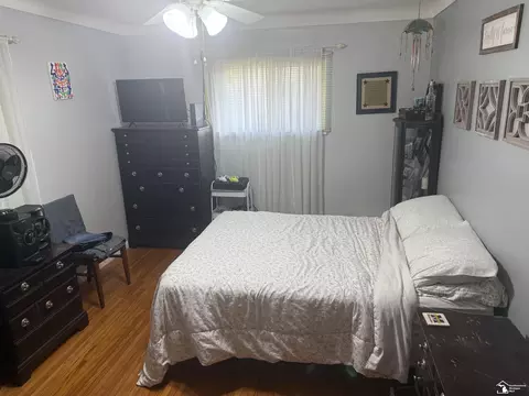 Bedroom - 1127 Oakmont, Temperance, MI 48182 photo 6 of 11
