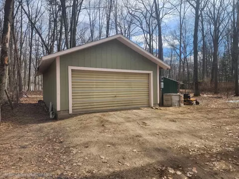 1306 Russell, Harrison, MI 48625 photo 7