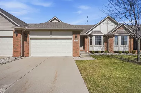 28033 Cotton Crk, New Baltimore, MI 48047