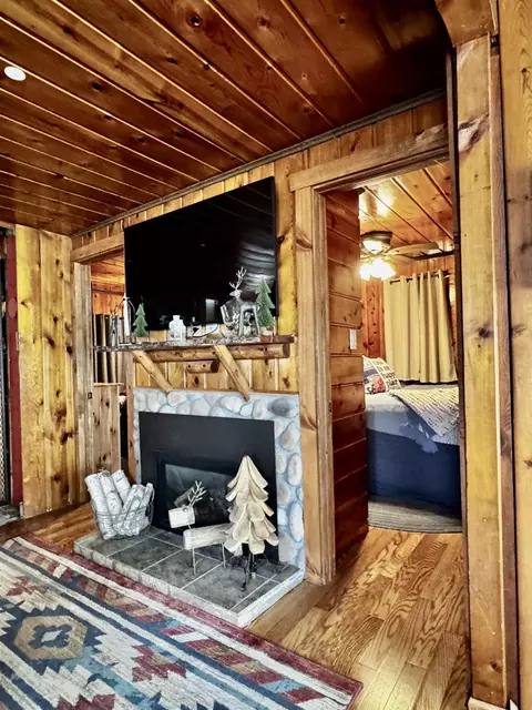 Living - 6740 Ridge, Harrison, MI 48625 photo 11 of 12