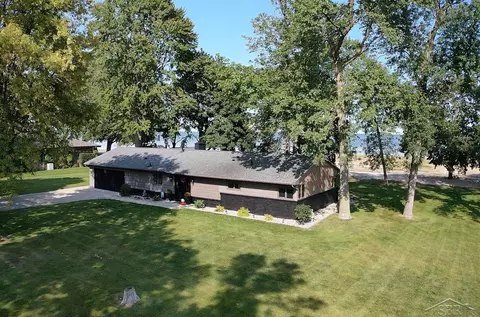 44 N Linwood Bch, Linwood, MI 48634