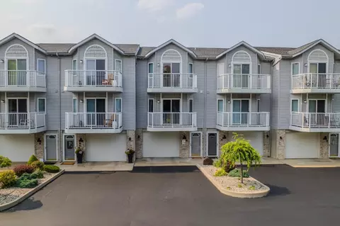 1682 Castleview UNIT 4, Gladwin, MI 48624 photo 4