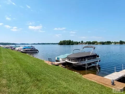 1682 Castleview UNIT 4, Gladwin, MI 48624 photo 8