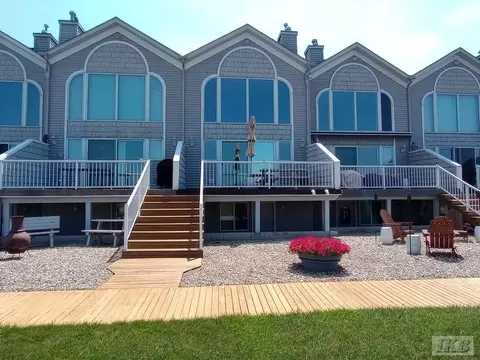 1682 Castleview UNIT 4, Gladwin, MI 48624