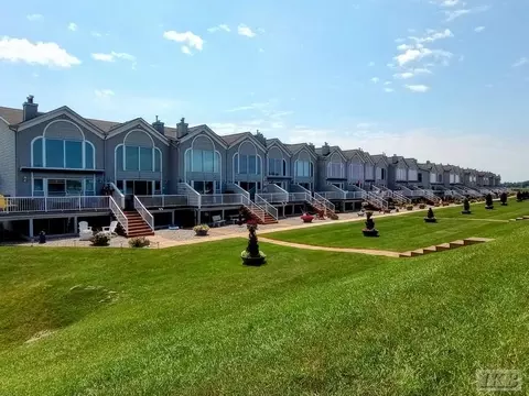 1682 Castleview UNIT 4, Gladwin, MI 48624 photo 7