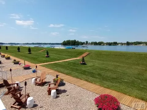 1682 Castleview UNIT 4, Gladwin, MI 48624 photo 6