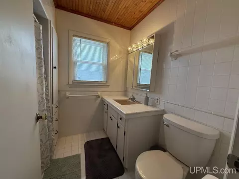 Bath - 1016 S 10th, Escanaba, MI 49829 photo 1 of 1