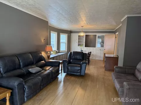 Living - 1016 S 10th, Escanaba, MI 49829 photo 2 of 2