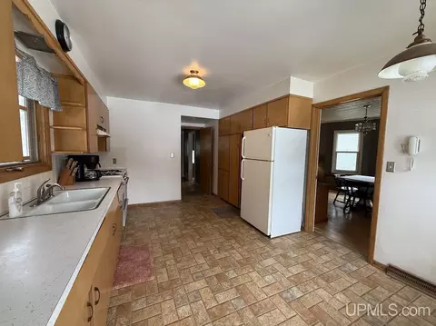 Kitchen - 1016 S 10th, Escanaba, MI 49829 photo 3 of 3