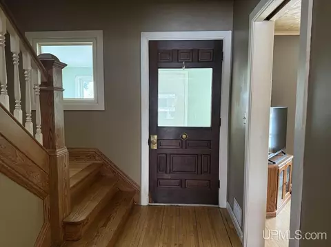 Entry Way - 1016 S 10th, Escanaba, MI 49829 photo 1 of 2