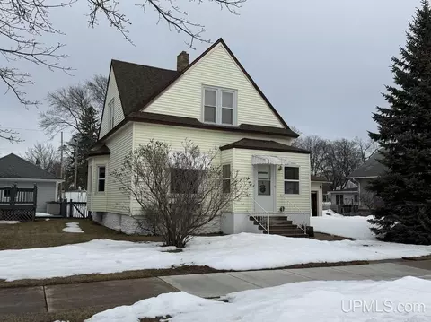 Exterior - 1016 S 10th, Escanaba, MI 49829 photo 2 of 4