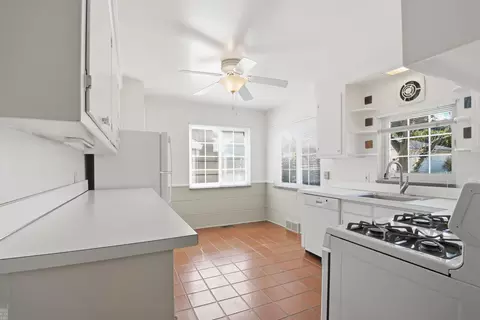 Kitchen - 59 Hall, Grosse Pointe Farms, MI 48236 photo 2 of 3