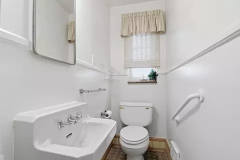 Bath - 59 Hall, Grosse Pointe Farms, MI 48236 photo 1 of 3