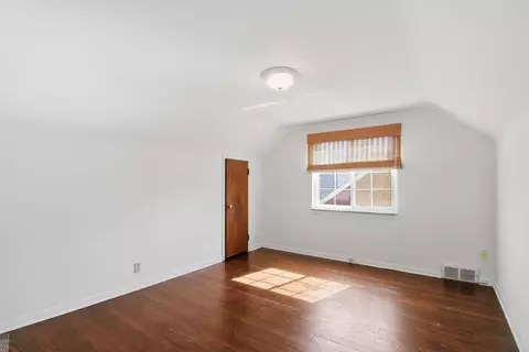 Bedroom - 59 Hall, Grosse Pointe Farms, MI 48236 photo 3 of 4