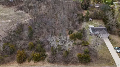 13647 Northmoor Dr, Cement City, MI 49233